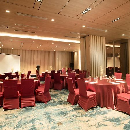 Louis Kienne Cikarang Hotel & Service Apartment Бекаси Экстерьер фото