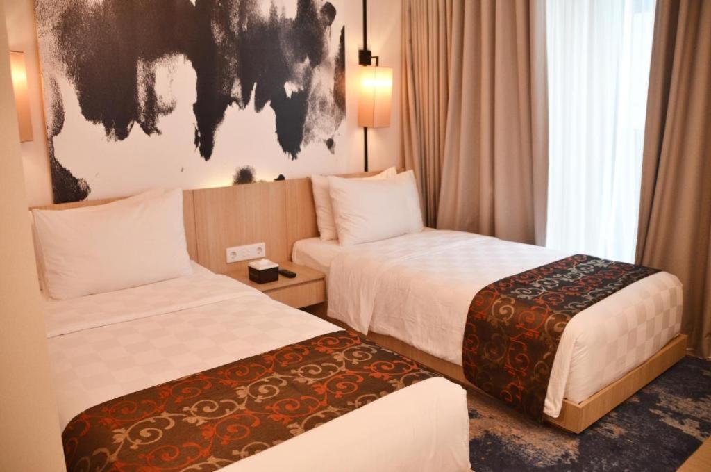 Louis Kienne Cikarang Hotel & Service Apartment Бекаси Экстерьер фото