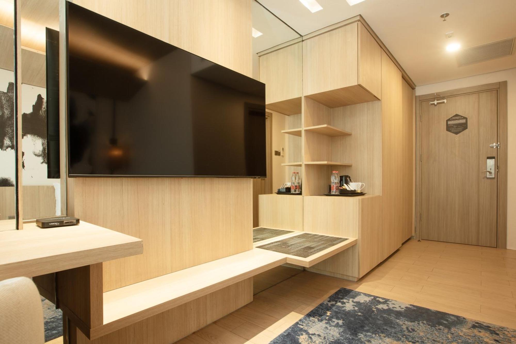 Louis Kienne Cikarang Hotel & Service Apartment Бекаси Экстерьер фото